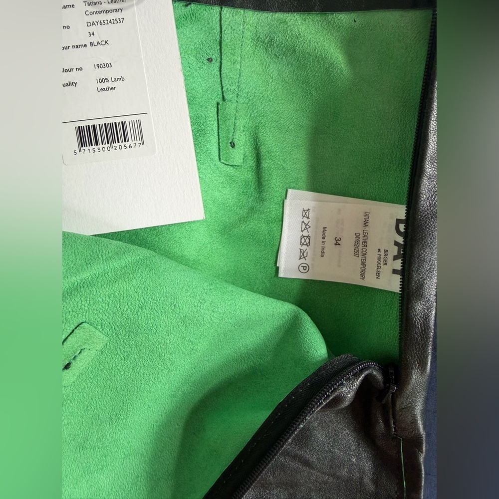 NWT DAY BIRGER ET Mikkelsen Elegant Black Leather Pencil Skirt Green Hue size S - Picture 4 of 6